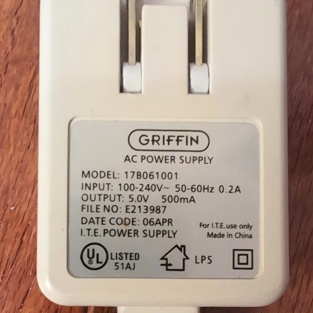 Griffin for Apple Products AC Power White USB Charger Model 17B061001